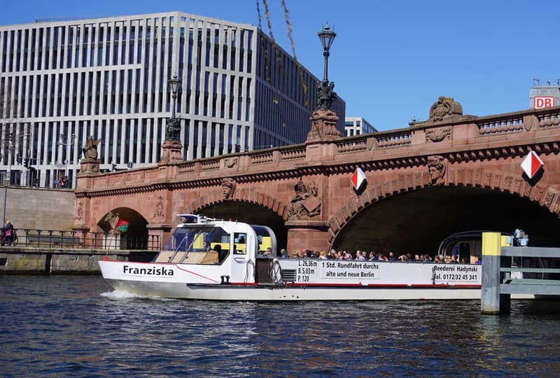 Berlin: 1-Hour Boat Tour with Bilingual Live Guide - Getting on board at Reederei Hadynski by Hackescher Markt