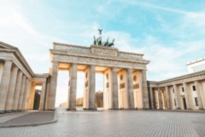Berlin: 1-Hour Guided Tour of the Historic Center - Brandenburg Gate + Pariser Platz: The Best First Impression