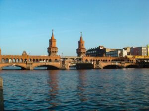 Berlin: 2.5-Hour East Side Boat Cruise with Commentary - From Alte Börse to Museum Island: The Easy-Flow Start