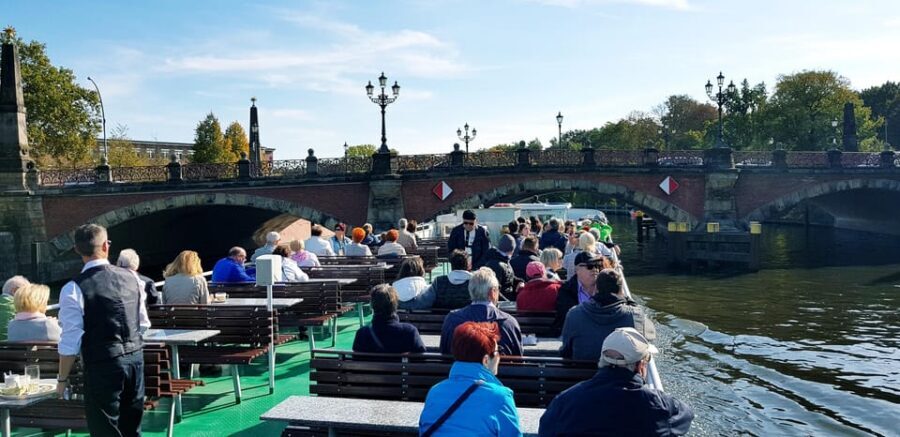 Berlin: 3.5-Hour Sightseeing Cruise on the Spree River - Comfort and facilities on board (and why it matters on a 4-hour ride)