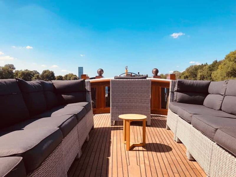 Berlin: Boat Sightseeing Tour on Electric Motor Yacht - Commentary and music: useful, but not too loud