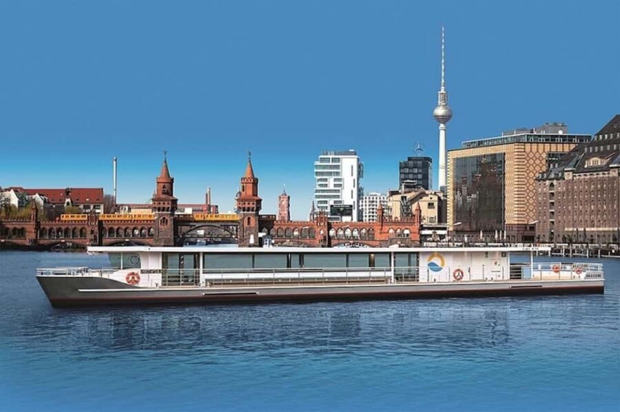 Berlin boat tour| Berlin highlight tour with solar boat on the Spree - Why a solar catamaran on the Spree feels different than other city cruises