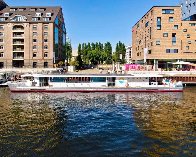 Berlin boat tour| Berlin highlight tour with solar boat on the Spree - The full route in 2.5 hours: from Oberbaum Bridge to the House of World Cultures