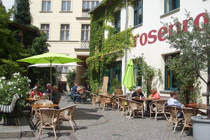 Berlin City Walking Tour of Scheunenviertel and Hackesche Höfe in Berlin Mitte - The guide makes or breaks it: Swen Goetz’s style