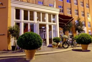 Berlin: Dinner in the Dark - Your Guide and the First Steps into Darkness