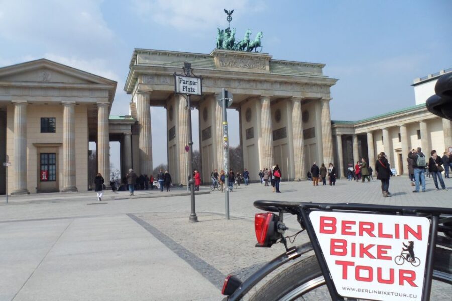 Berlin: E-Bike Tour of the Berlin Wall and Mitte Highlights - Under den Linden on Two Wheels: Cathedral, Palace Area, and Nikolaiviertel