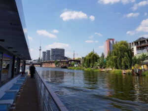Berlin: East Side Gallery Spree Cruise in a Solar Catamaran - Oberbaum Bridge: the Berlin landmark you feel under you