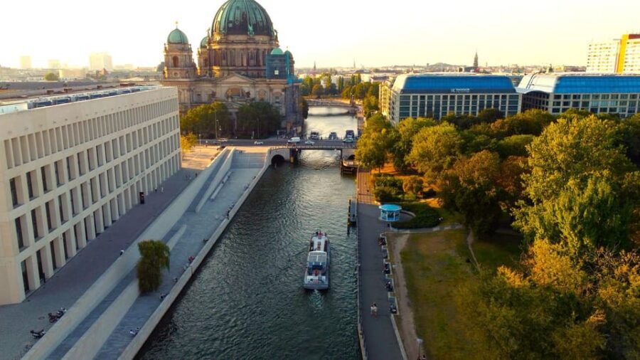 Berlin: Evening Boat Cruise – Romance & Moonlight - A 90-Minute Moonlit Float on the Spree: What You’re Really Buying