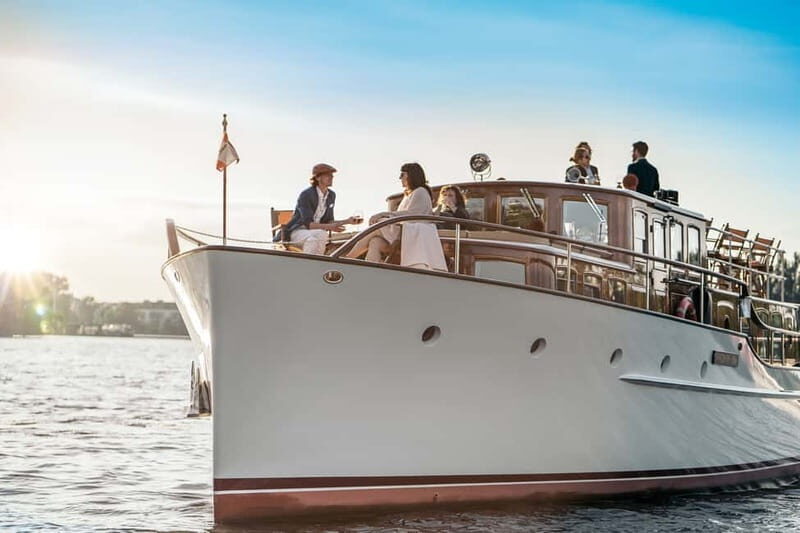 Berlin: Evening Yacht Cruise with Aperitif & Dinner Upgrade - Who should book this cruise (and who should skip it)