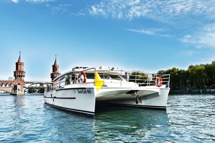 Berlin: Exclusive Boat Tour on a Solar-Powered Catamaran - Key highlights in a nutshell