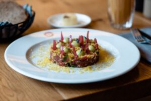 Berlin: Fine Dining Breakfast with Champagne in Schoneberg - Finding Frühstück 3000 in Schöneberg Without Stress