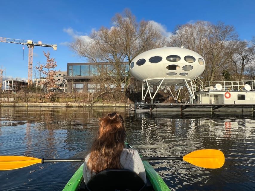 Berlin: guided canoe | kayaktour - Safety first: lifejacket, waterproof box, and the short paddling crash course