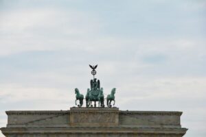Berlin: Historical Sights & Berlin Wall Tour with a Berliner - Walking the former East-West line along Berliner Mauerweg
