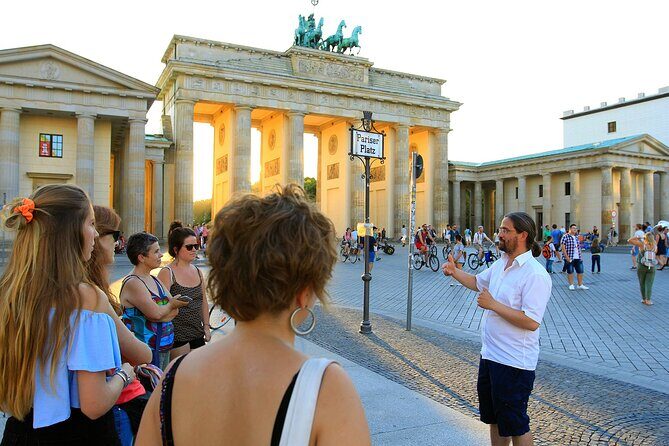 Berlin History Walking Tour with a French-Speaking Guide - Museum Island to Brandenburg Gate: modern landmarks with Cold War meaning