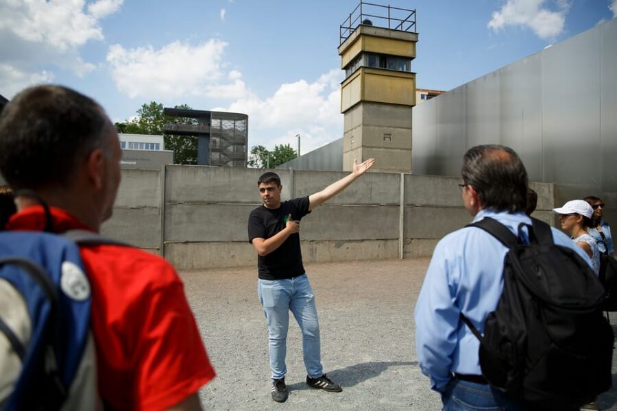 Berlin: Muro,Guerra Fría y Museo de la Stasi - The Cold War story you’ll be following (and why it works)