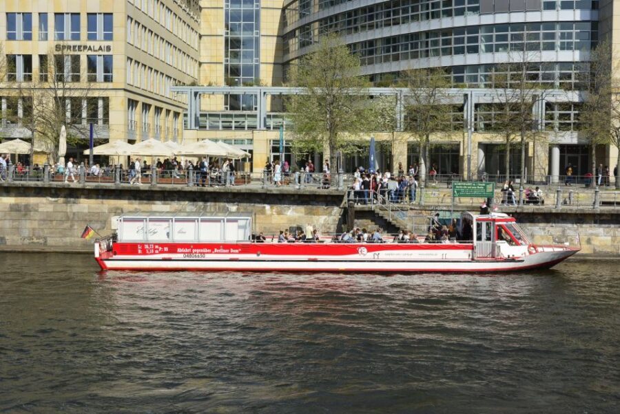 Berlin: Panoramic Boat Tour with Bilingual Audio Guide - Panoramic roof and window views: how to find the best sightlines