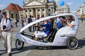 Berlin: Private Guided E-Rickshaw Tour - Meeting at Alexanderplatz: Weltzeituhr makes it easy