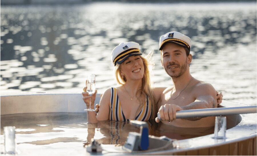 Berlin: Self-drive hot tub boat experience - Drinks, snacks, and the onboard cool box: plan your vibe