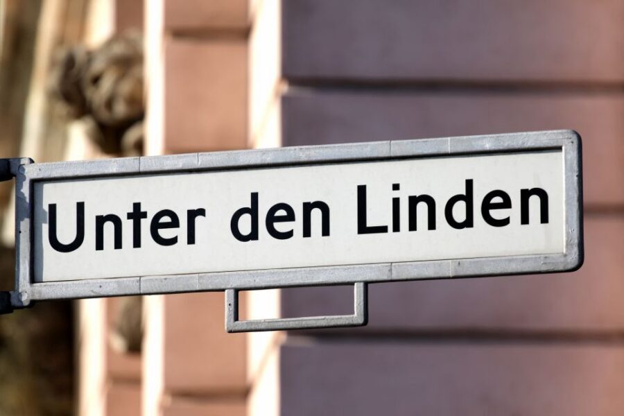 Berlin: Sightseeing Walking Tour of the Top 20 Attractions - Brandenburg Gate and the Reichstag Area: Why This Block Matters