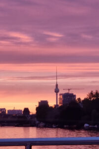 Berlin: Solar Powered Sunset Catamaran Cruise & Audio Guide - The itinerary highlights: Oberbaumbrücke, East Side Gallery, and the Mühlendamm lock