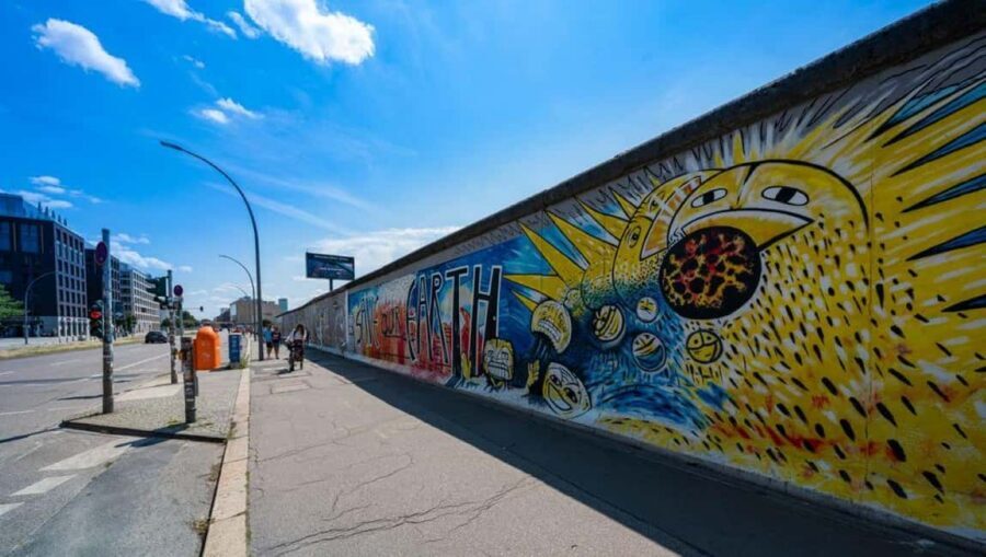 City Sightseeing Berlin: HOHO Bus - All Lines (A+B) & Icebar - Where these two routes fit best in a Berlin plan