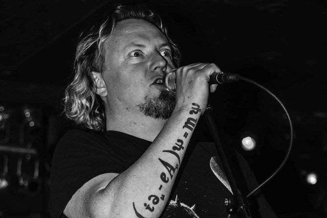 English Comedy Show with Pizza and Shots in Central Berlin - Friday and Saturday showcase nights: more polished comedy odds