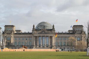 Guided Insider Tour Government and Parliament District - Price and timing: is $44 worth 90 minutes of outside views?