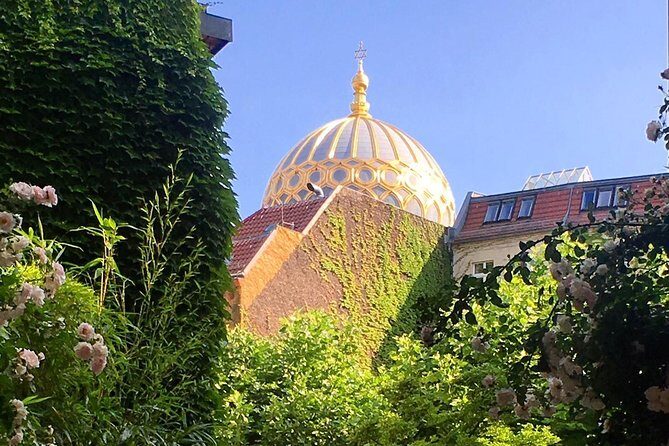 Jewish Berlin Extended (private Walking tour - 5 Hours) - Stop 3: Hackesche Höfe and why neighborhoods carry memory