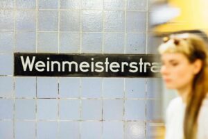 Kreuzberg Berlin: Off the Beaten Track PRIVATE Walking Tour - Getting started at Hackescher Markt and why the meeting point is useful