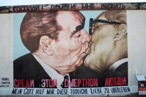 Private Cold War Berlin: Espionage, Berlin Wall, a Divided City - Getting There Smoothly: Pickup, Pace, and What to Expect