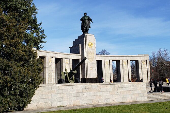 Private Half-Day Berlin Sightseeing Tour with a Minivan Including Short City Walks - The Berlin Wall memorial area and the tunnels to the West