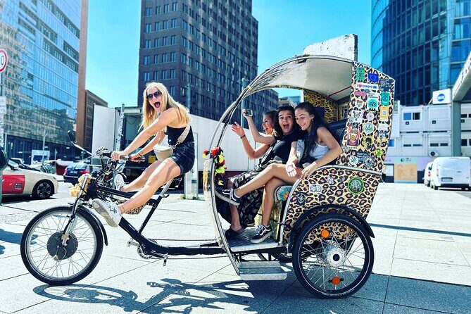 Rickshaw Tours Berlin - Groups of up to 16 people with several rickshaws - Berlin’s best selling point here: getting bearings fast